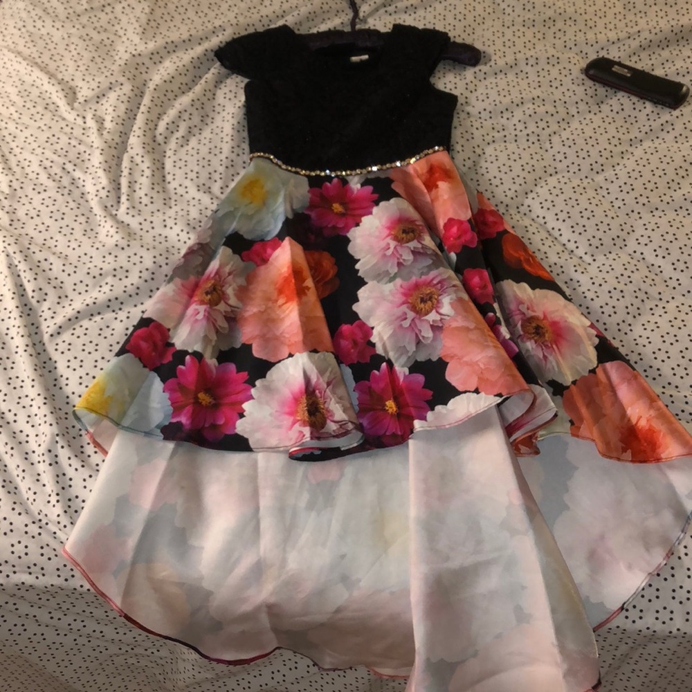 This is a size 10 black dress with flowers on it!